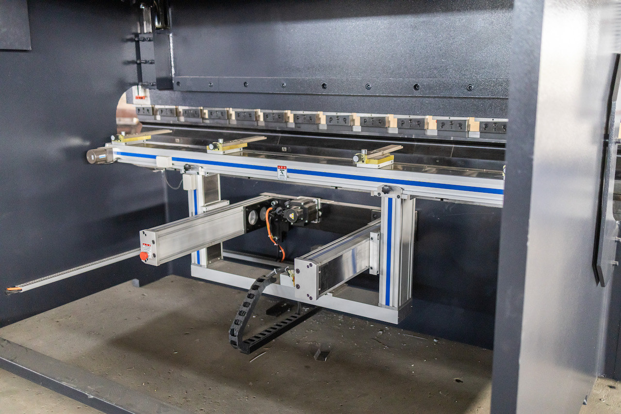 100t Hydraulic Cnc Brake Press Crowning Cnc Press Brake Delem Prensa de Freio Cnc Hidráulica 100t Coroação Cnc Press Brake Delem