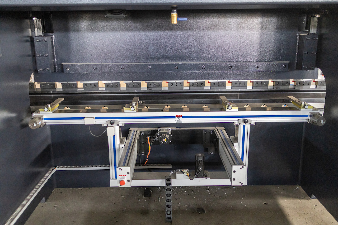 100t Hydraulic Cnc Brake Press Crowning Cnc Press Brake Delem Prensa de Freio Cnc Hidráulica 100t Coroação Cnc Press Brake Delem