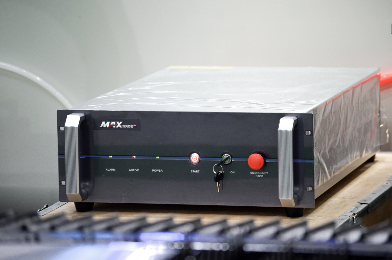 1500*3000mm 500w Racuys Or Ipg Fiber Laser Cutting Machine 1500*3000mm 500w Racuys ou máquina de corte a laser de fibra ipg