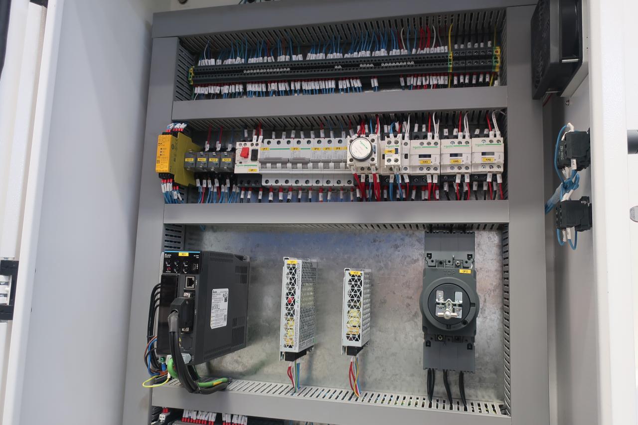 Máquina guilhotina hidráulica 16mm para corte de chapas metálicas 6 metros