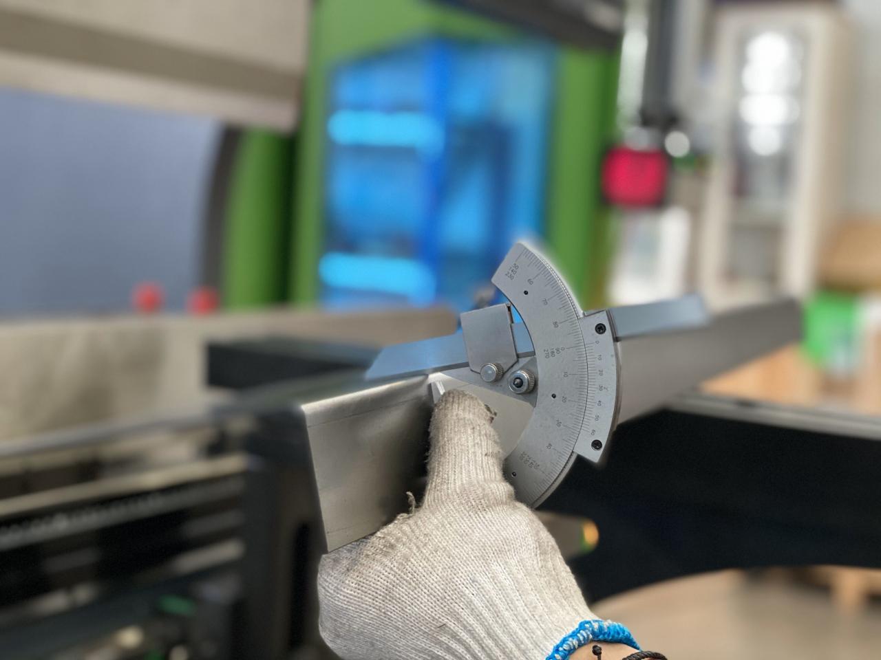 16mm Hydraulic Guillotine Shearing Machine For Sheet Metal Cutting 6 Meters Máquina guilhotina hidráulica 16mm para corte de chapas metálicas 6 metros