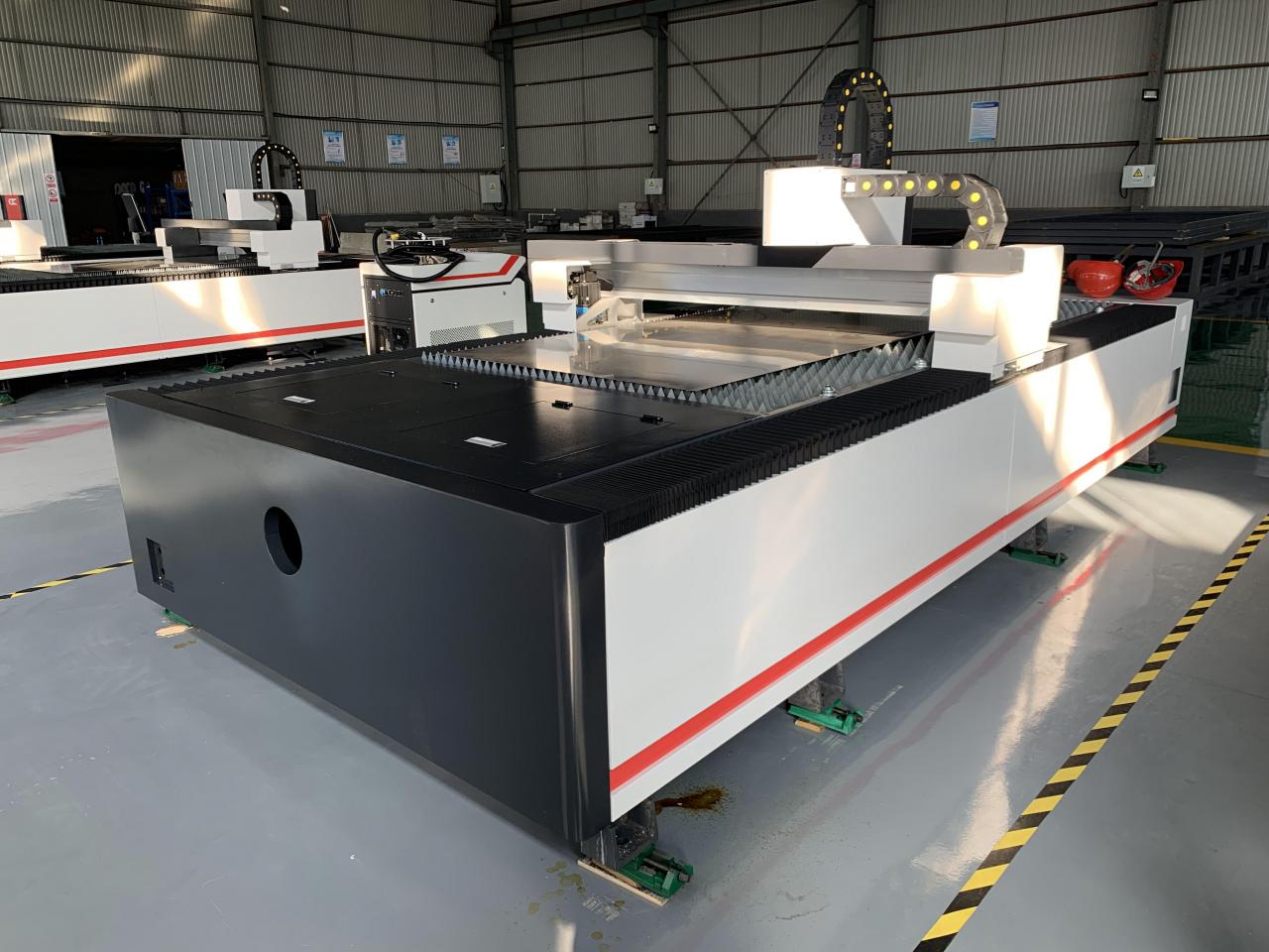 1kw 1.5kw 2kw Fiber Laser Cutting Machine For Metal Sheet Cutting 3000x1500mm 1kw 1.5kw 2kw máquina de corte a laser de fibra para corte de chapa de metal 3000x1500mm