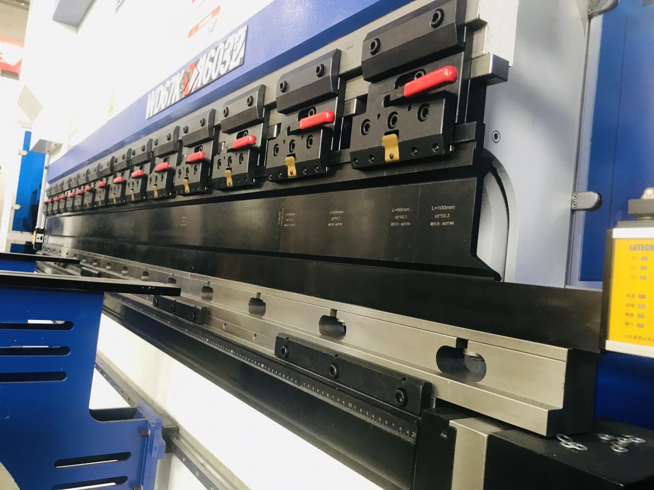 200t 300t Prensa Prensa Industrial Padrão Cnc Máquina Prensa Prensa Hidráulica