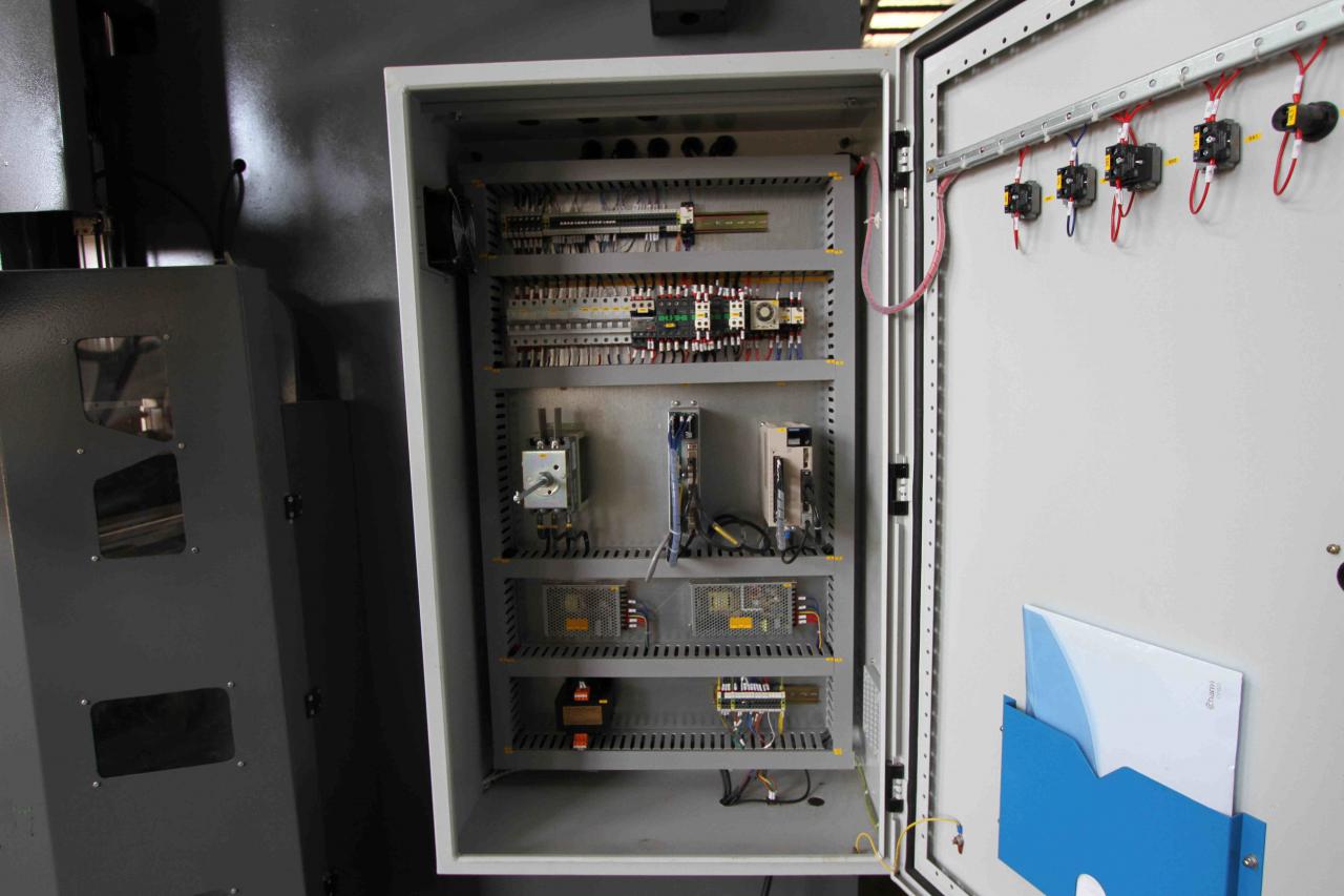 200t 300t Prensa Prensa Industrial Padrão Cnc Máquina Prensa Prensa Hidráulica