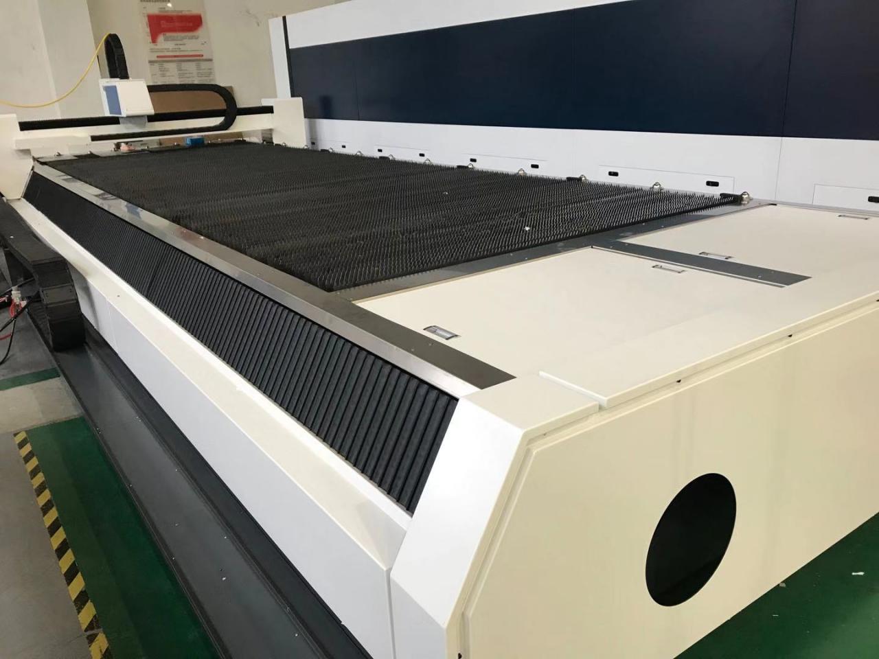 3015 4015 1kw To 6kw Cnc Fiber Laser Cutting Machine Raycus Laser Power 3015 4015 1kw a 6kw máquina de corte a laser de fibra cnc Raycus Laser Power