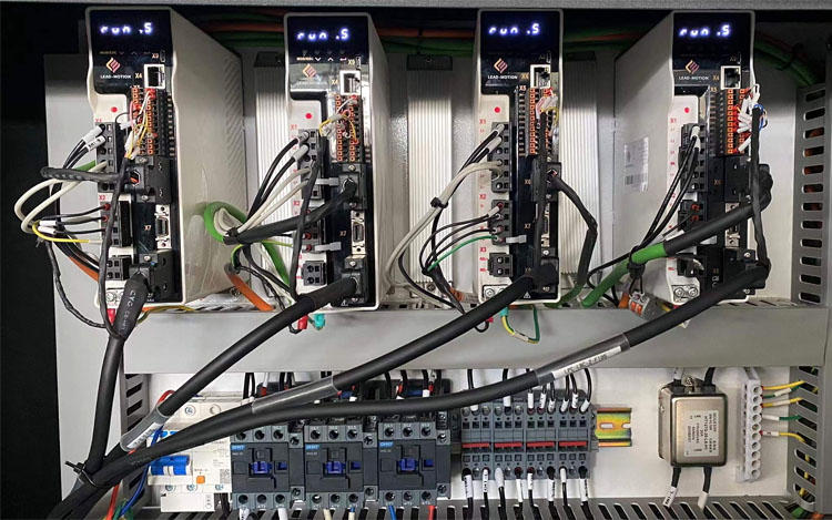 3015 Fiber Laser Cutting Machine For High-Speed Cutting Of 1-6mm Metal Materials Máquina de corte a laser de fibra 3015 para corte de alta velocidade de materiais metálicos de 1-6 mm