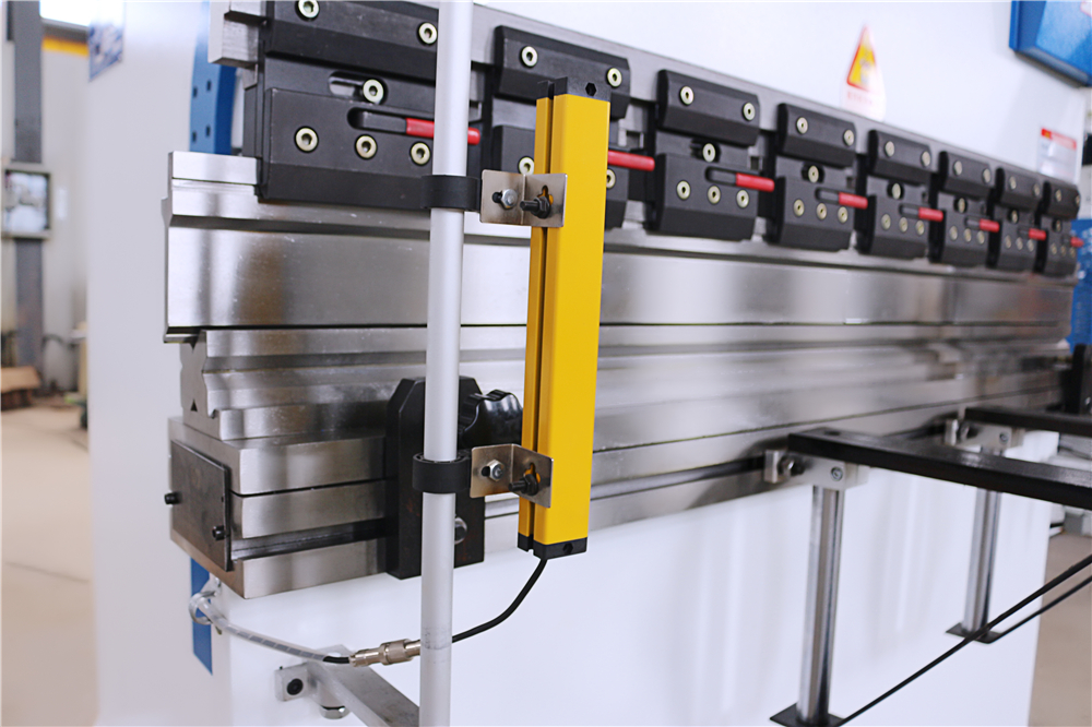 3+1 Axis Cnc Hydraulic Press Brake With Esa System Prensa Prensa Hidráulica Cnc de 3+1 Eixos com Sistema Esa