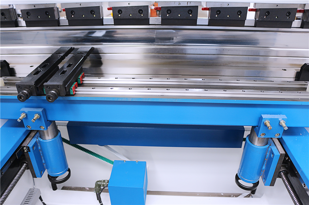 3+1 Axis Cnc Hydraulic Press Brake With Esa System Prensa Prensa Hidráulica Cnc de 3+1 Eixos com Sistema Esa