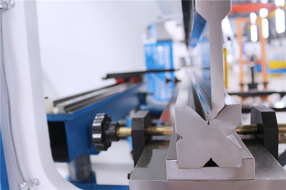 3+1 Axis Cnc Hydraulic Press Brake With Esa System Prensa Prensa Hidráulica Cnc de 3+1 Eixos com Sistema Esa