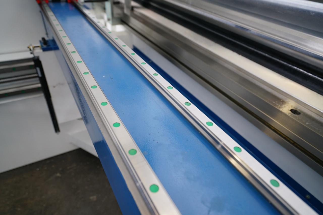 4 Axis Cnc Tandem Press Brake With Delem Da58t 2d Graphical Controller Prensa Prensa Cnc Tandem de 4 Eixos com Controlador Gráfico Delem Da58t 2D