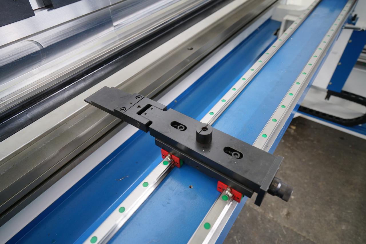 4 Axis Cnc Tandem Press Brake With Delem Da58t 2d Graphical Controller Prensa Prensa Cnc Tandem de 4 Eixos com Controlador Gráfico Delem Da58t 2D