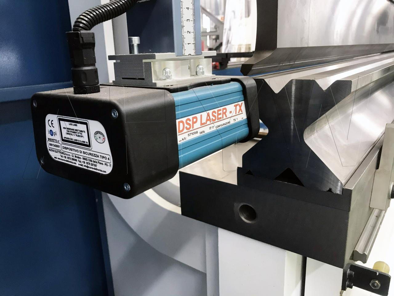 4 Axis Cnc Tandem Press Brake With Delem Da58t 2d Graphical Controller Prensa Prensa Cnc Tandem de 4 Eixos com Controlador Gráfico Delem Da58t 2D