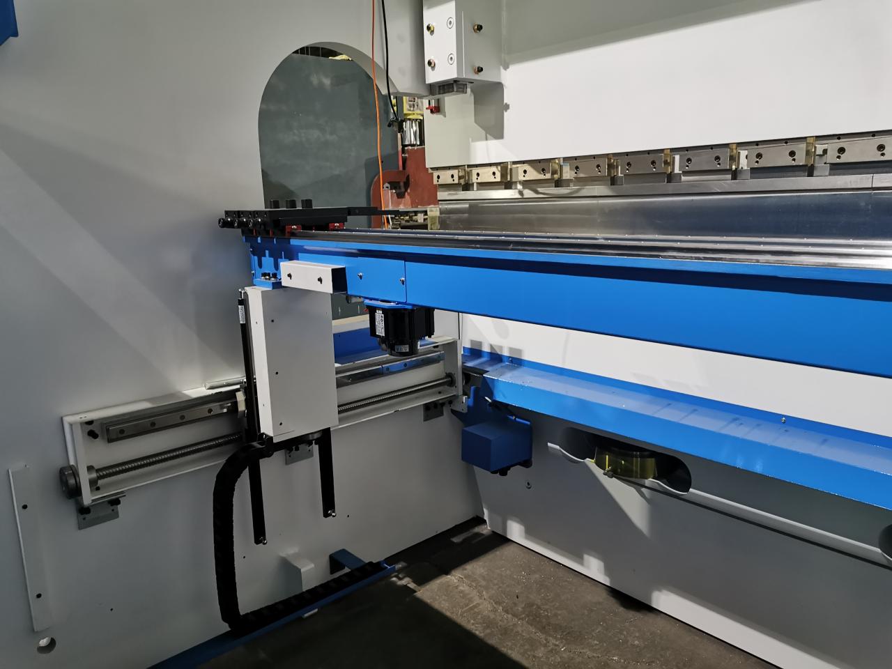 4 Axis Cnc Tandem Press Brake With Delem Da58t 2d Graphical Controller Prensa Prensa Cnc Tandem de 4 Eixos com Controlador Gráfico Delem Da58t 2D