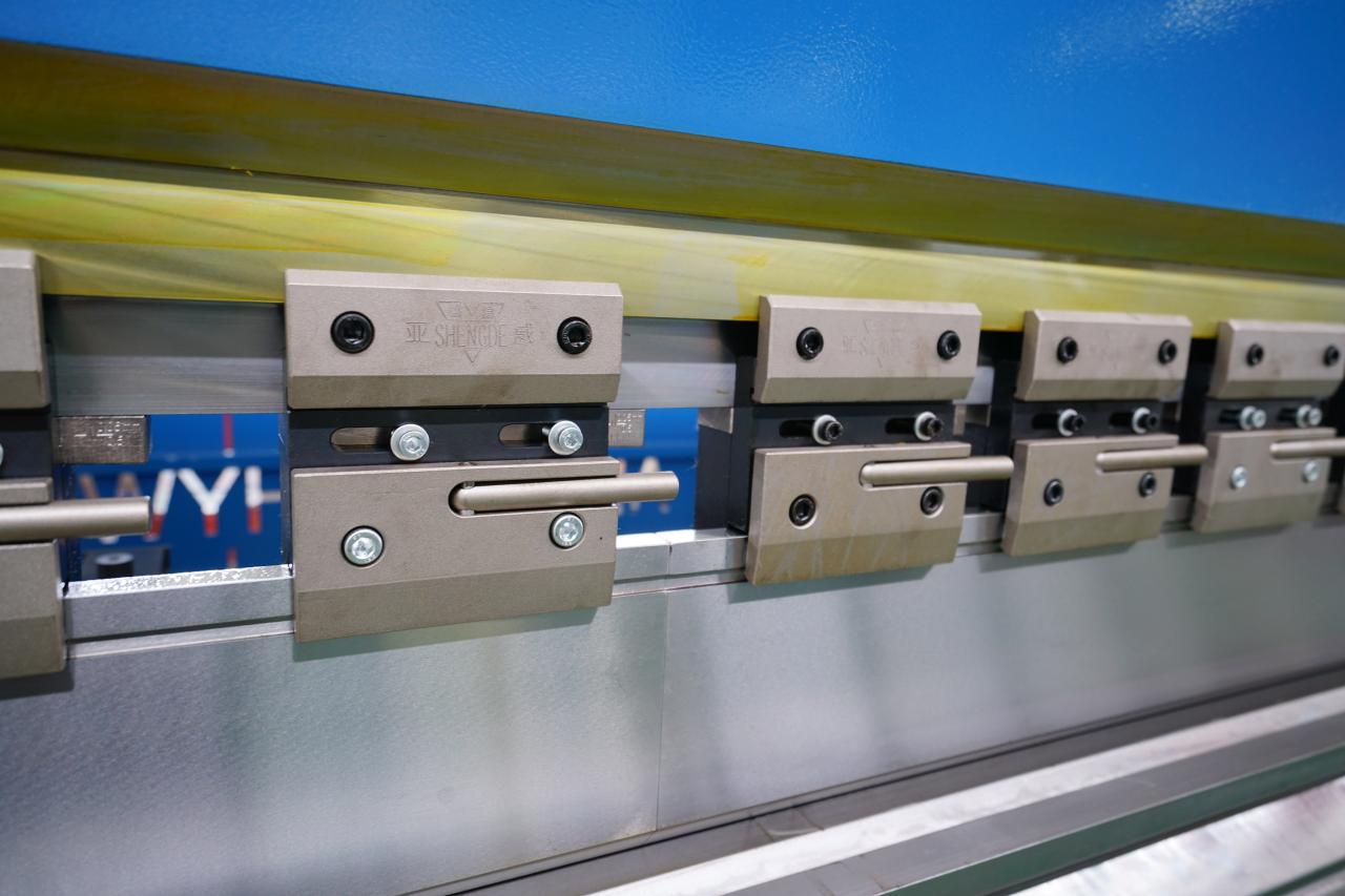 4 Axis Cnc Tandem Press Brake With Delem Da58t 2d Graphical Controller Prensa Prensa Cnc Tandem de 4 Eixos com Controlador Gráfico Delem Da58t 2D