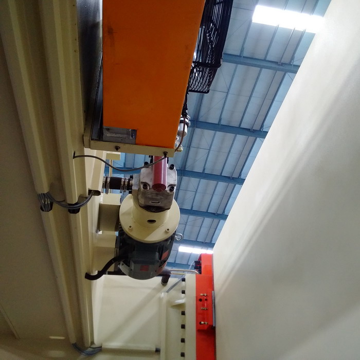 4 Axis Cnc Tandem Press Brake With Delem Da58t 2d Graphical Controller Prensa Prensa Cnc Tandem de 4 Eixos com Controlador Gráfico Delem Da58t 2D