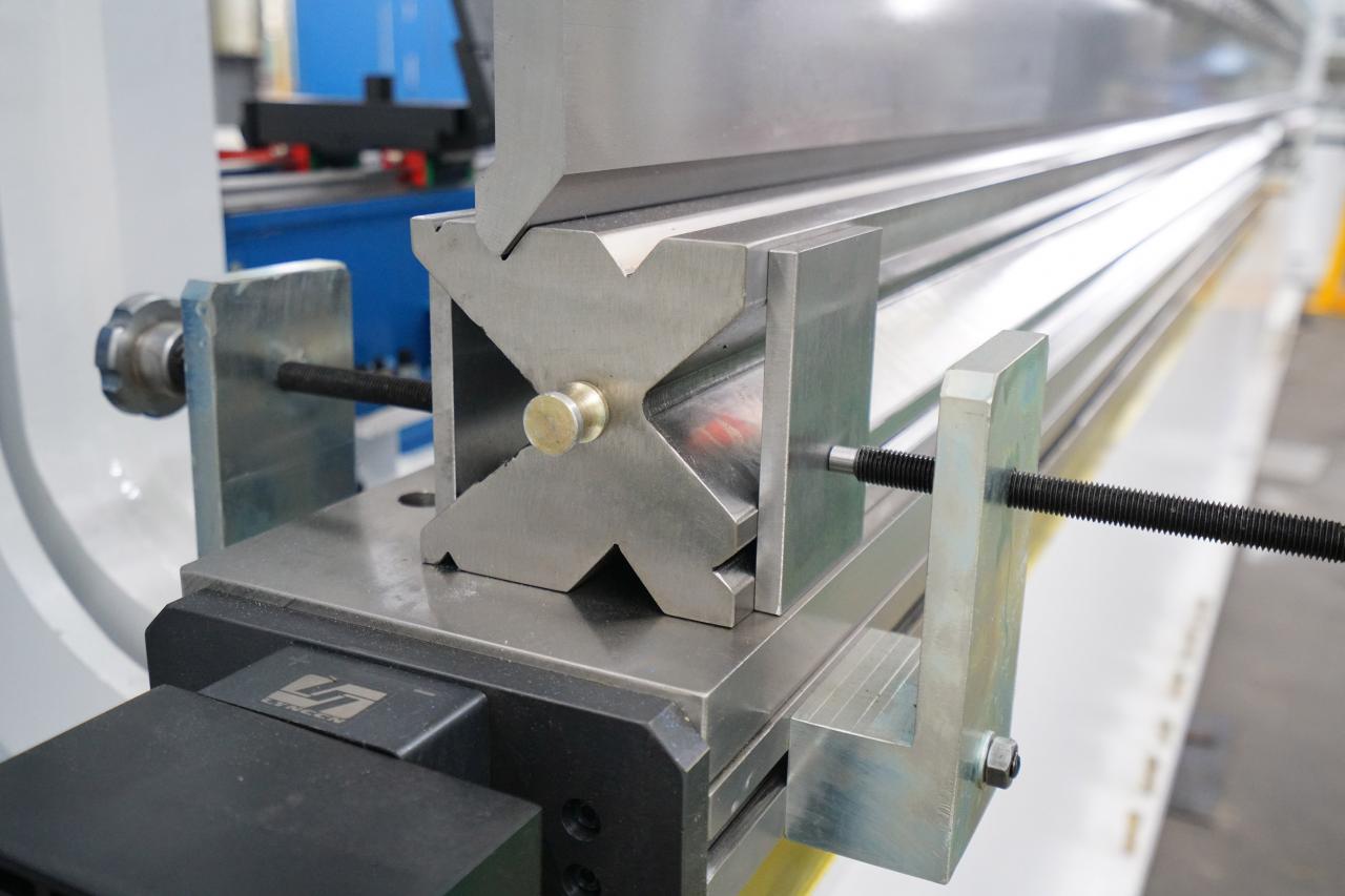 4 Axis Cnc Tandem Press Brake With Delem Da58t 2d Graphical Controller Prensa Prensa Cnc Tandem de 4 Eixos com Controlador Gráfico Delem Da58t 2D