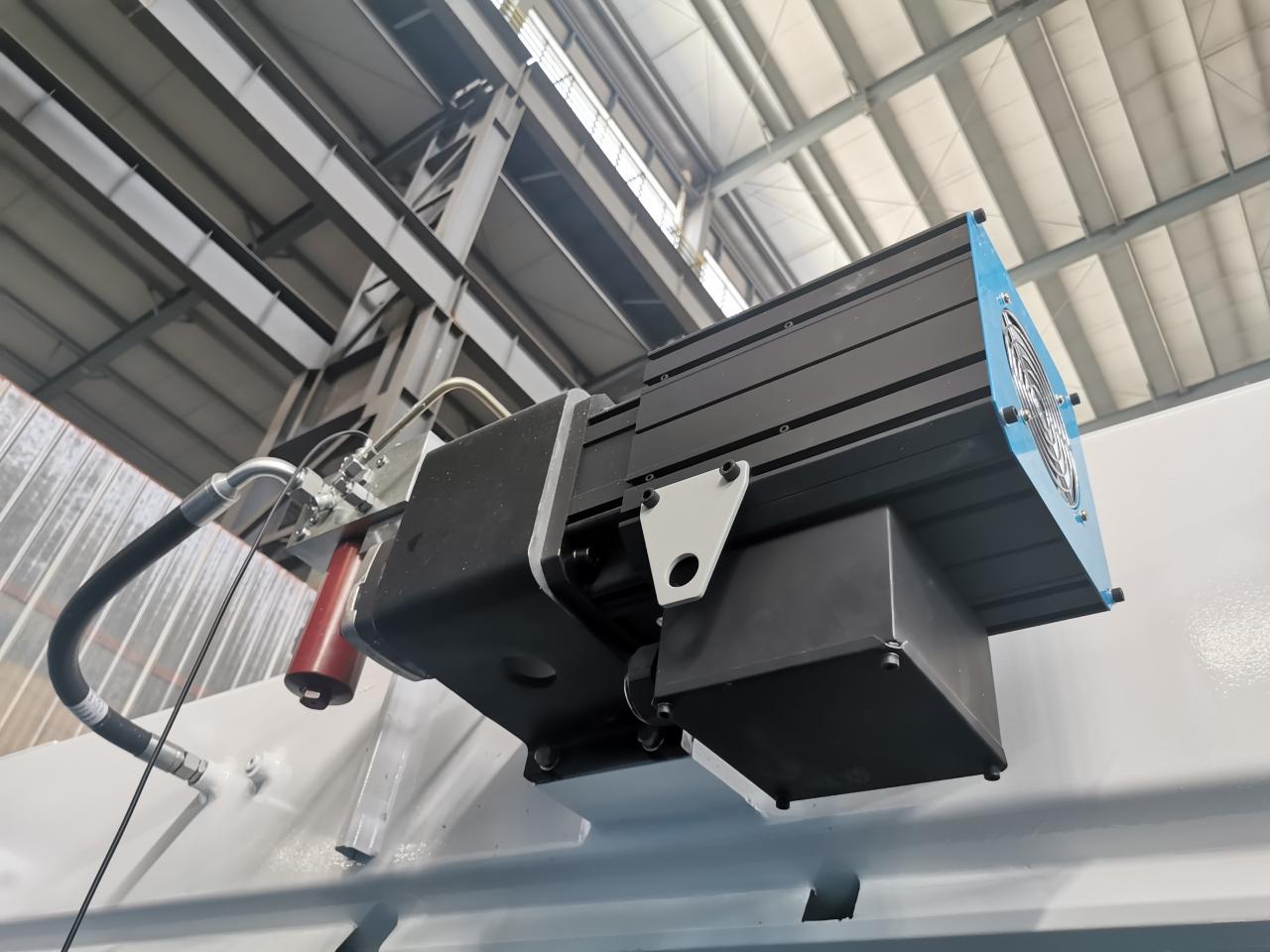 4 Axis Cnc Tandem Press Brake With Delem Da58t 2d Graphical Controller Prensa Prensa Cnc Tandem de 4 Eixos com Controlador Gráfico Delem Da58t 2D