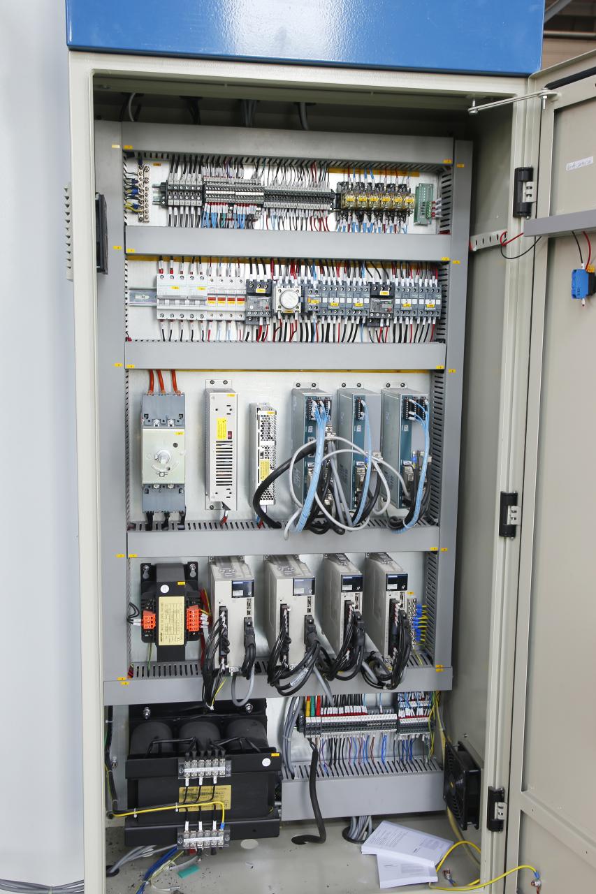 4 Axis Cnc Tandem Press Brake With Delem Da58t 2d Graphical Controller Prensa Prensa Cnc Tandem de 4 Eixos com Controlador Gráfico Delem Da58t 2D