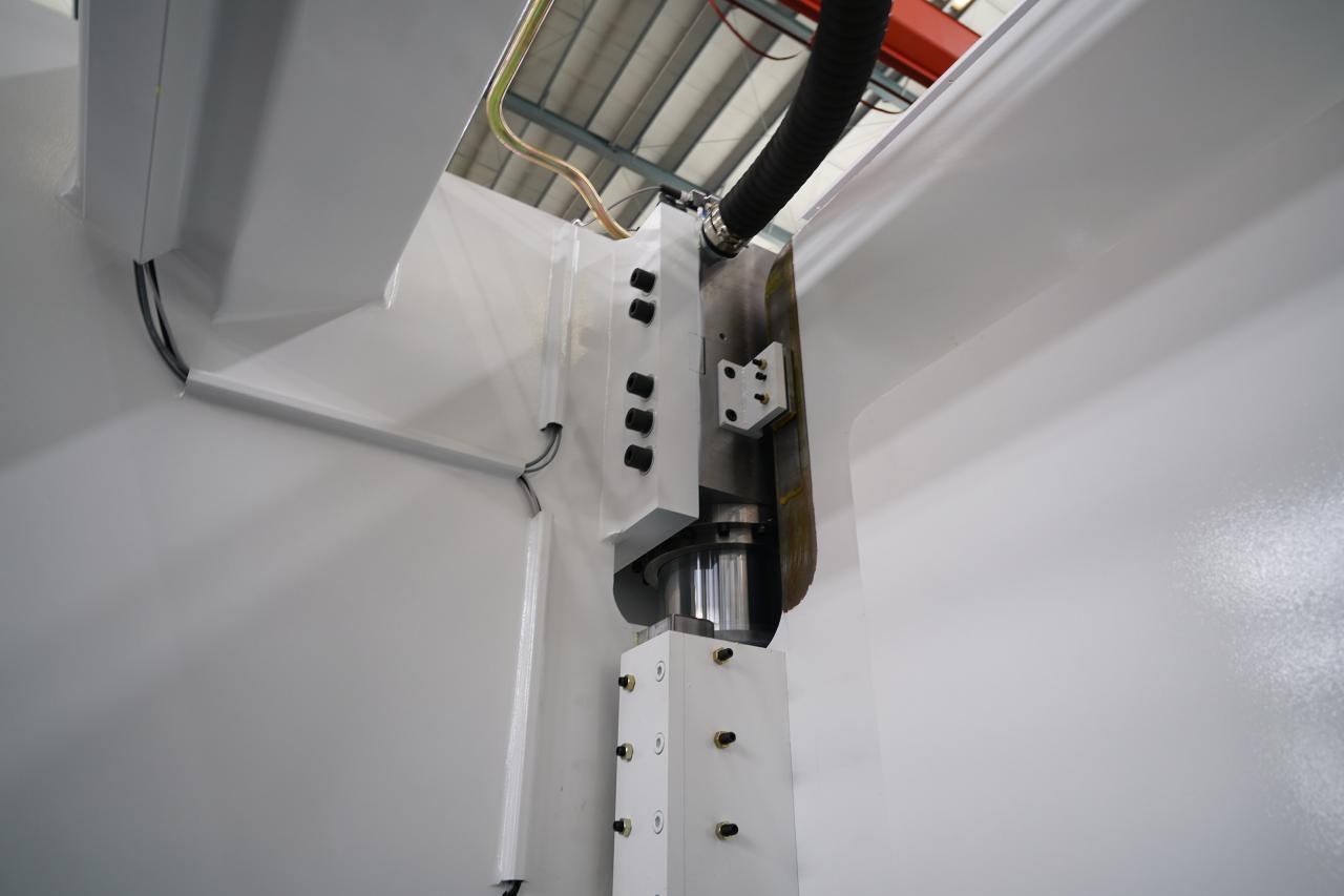 4 Axis Cnc Tandem Press Brake With Delem Da58t 2d Graphical Controller Prensa Prensa Cnc Tandem de 4 Eixos com Controlador Gráfico Delem Da58t 2D