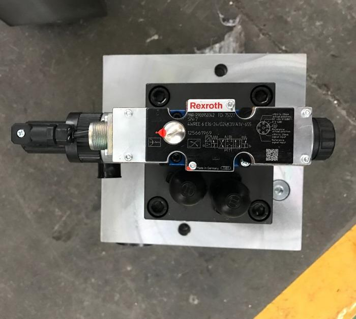 4 Axis Cnc Tandem Press Brake With Delem Da58t 2d Graphical Controller Prensa Prensa Cnc Tandem de 4 Eixos com Controlador Gráfico Delem Da58t 2D