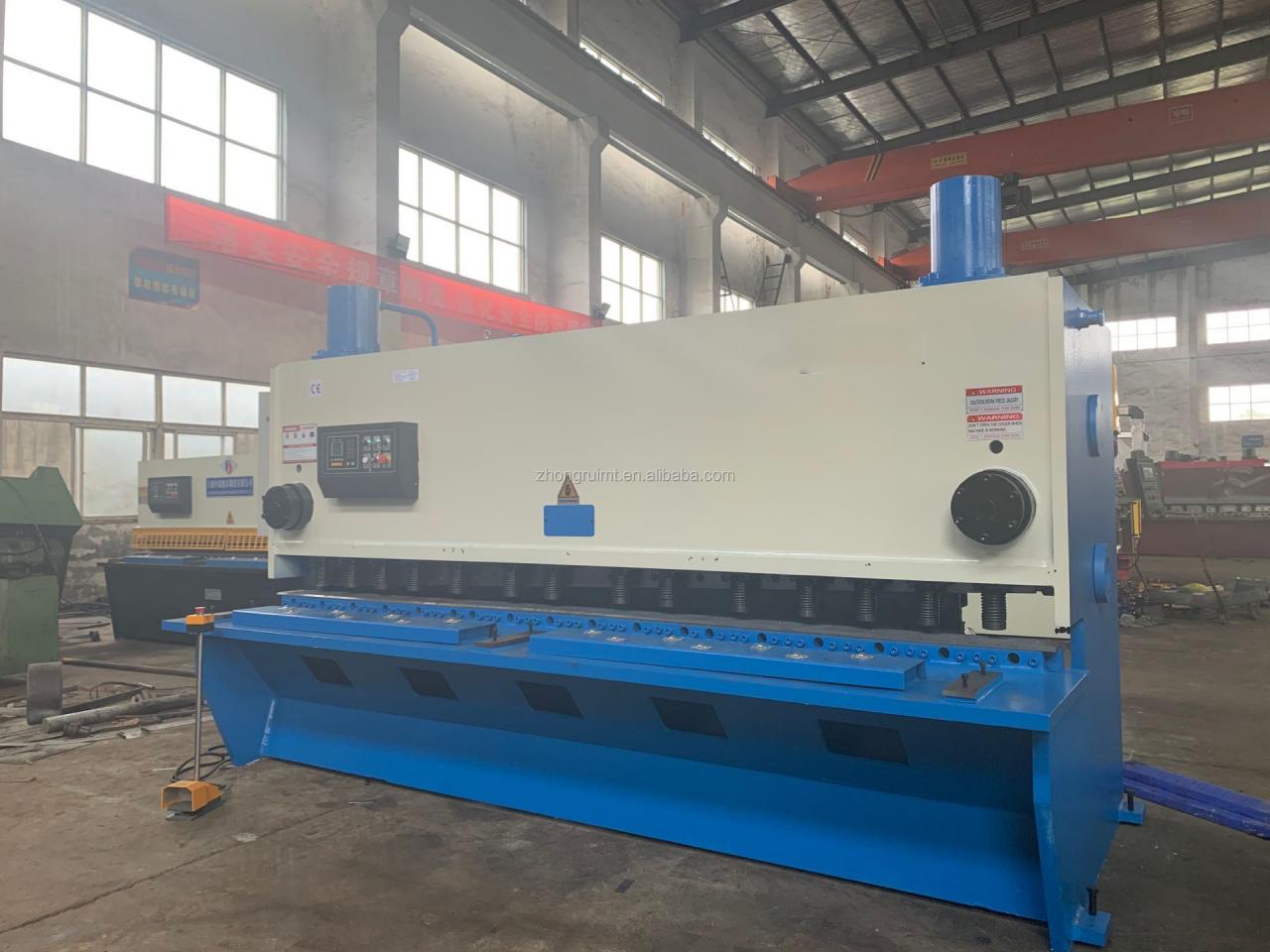 4mmx2500 Hydraulic Shearing Steel Plate Cutting Machinery Steel Plate Shear 4mmx2500 Tesoura Hidráulica Máquina de Corte de Placa de Aço Tesoura de Placa de Aço