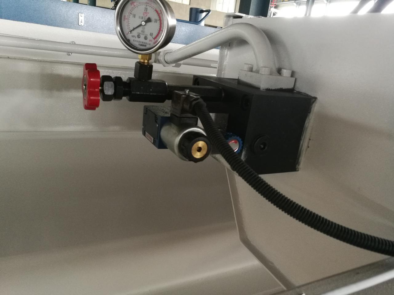 6mm Q11 Electric Sheet Plate Shearing Machine 8 Feet Sheet Metal Shearing Machine Máquina de corte de chapa elétrica de 6 mm Q11 Máquina de corte de chapa de metal de 8 pés