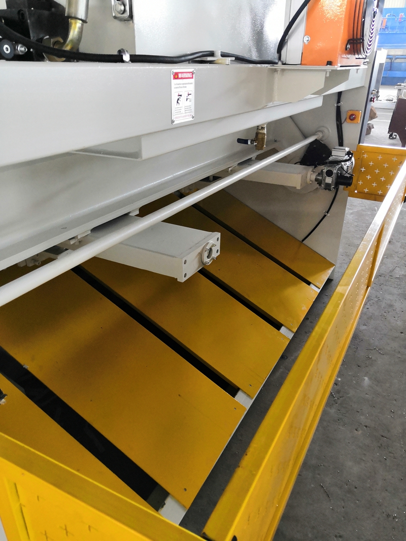 6mm Q11 Electric Sheet Plate Shearing Machine 8 Feet Sheet Metal Shearing Machine Máquina de corte de chapa elétrica de 6 mm Q11 Máquina de corte de chapa de metal de 8 pés