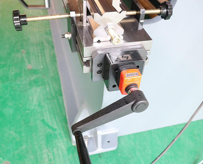 Prensa dobradeira de metal Wc-63t3200 Máquina dobradeira de chapa metálica CNC Prensa hidráulica hidráulica