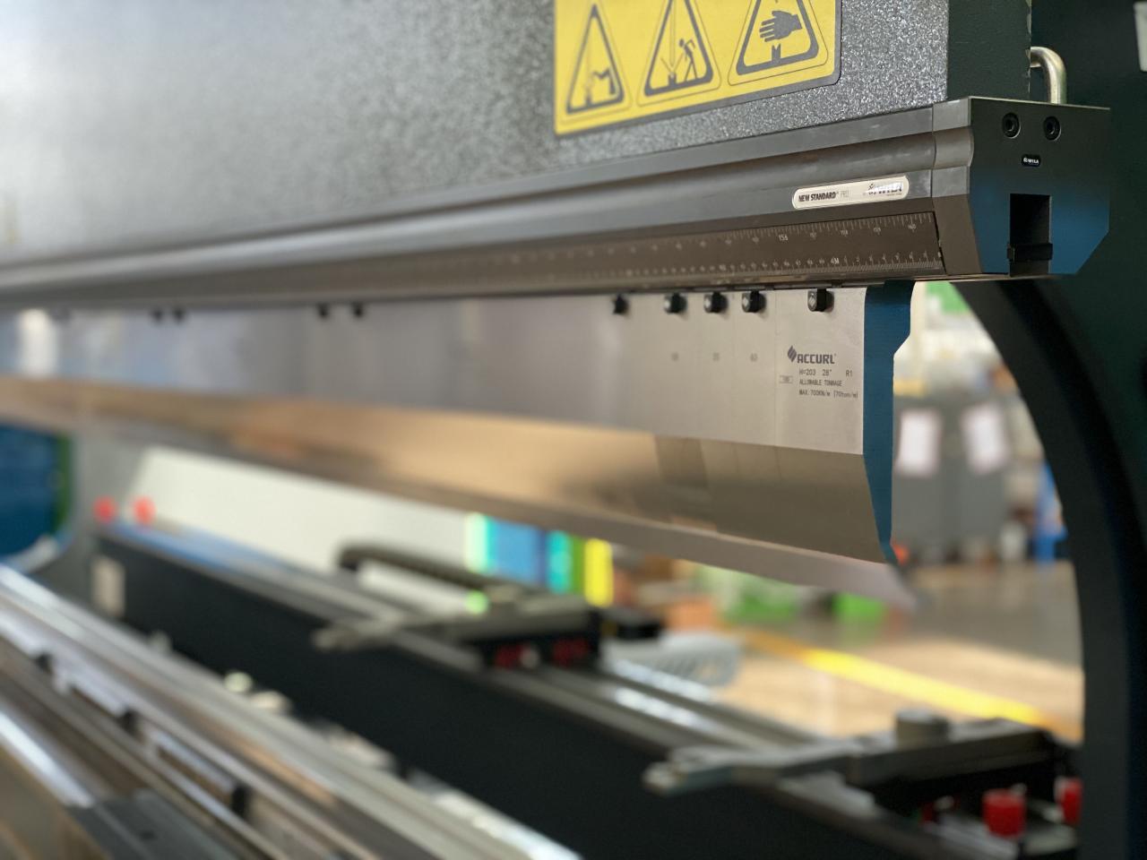 China 220t Cnc Bending Machine 6+1 Axis Hydraulic Press Brake Price China 220t CNC máquina de dobra 6+1 eixo preço do freio de prensa hidráulica