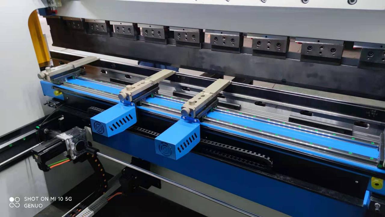 Da-66t Controller Cnc Hydraulic Press Brake Price With 3d Touch Screen System Controlador Da-66t Cnc Preço do freio da prensa hidráulica com sistema de tela sensível ao toque 3d