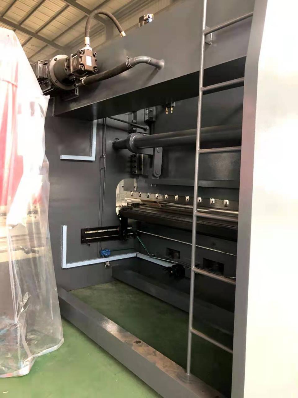 Da53t Cnc System Controller 125t4000 3+1 Axis Cnc Hydraulic Press Brake With Good Quality Da53t controlador de sistema cnc 125t4000 3 + 1 eixo cnc prensa hidráulica com boa qualidade