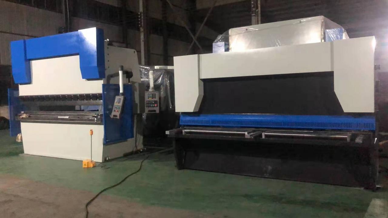 Da53t Cnc System Controller 125t4000 3+1 Axis Cnc Hydraulic Press Brake With Good Quality Da53t controlador de sistema cnc 125t4000 3 + 1 eixo cnc prensa hidráulica com boa qualidade