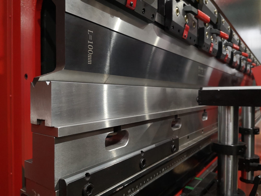 Delem Da66t 125 3+1 4+1 6+1 8+1 Cnc Hydraulic Press Brake For Metal Plate Bending Delem Da66t 125 3+1 4+1 6+1 8+1 Cnc Prensa hidráulica para dobra de chapas metálicas