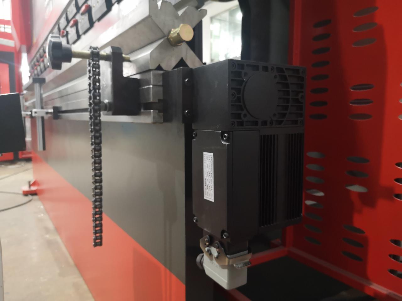 Delem Da66t 125 3+1 4+1 6+1 8+1 Cnc Hydraulic Press Brake For Metal Plate Bending Delem Da66t 125 3+1 4+1 6+1 8+1 Cnc Prensa hidráulica para dobra de chapas metálicas