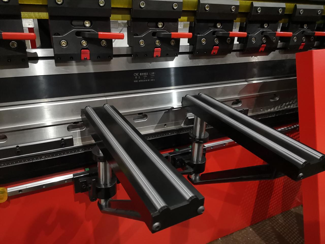 Delem Da66t 125 3+1 4+1 6+1 8+1 Cnc Hydraulic Press Brake For Metal Plate Bending Delem Da66t 125 3+1 4+1 6+1 8+1 Cnc Prensa hidráulica para dobra de chapas metálicas