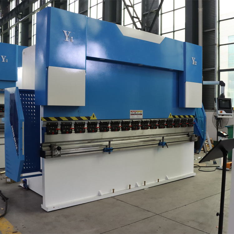 Electric Hydraulic Sheet 4 Axis Cnc Delem Press Brake 63t Metal Bending Machine Chapa Hidráulica Elétrica 4 Eixos Cnc Delem Press Brake 63t Máquina de Dobrar Metal