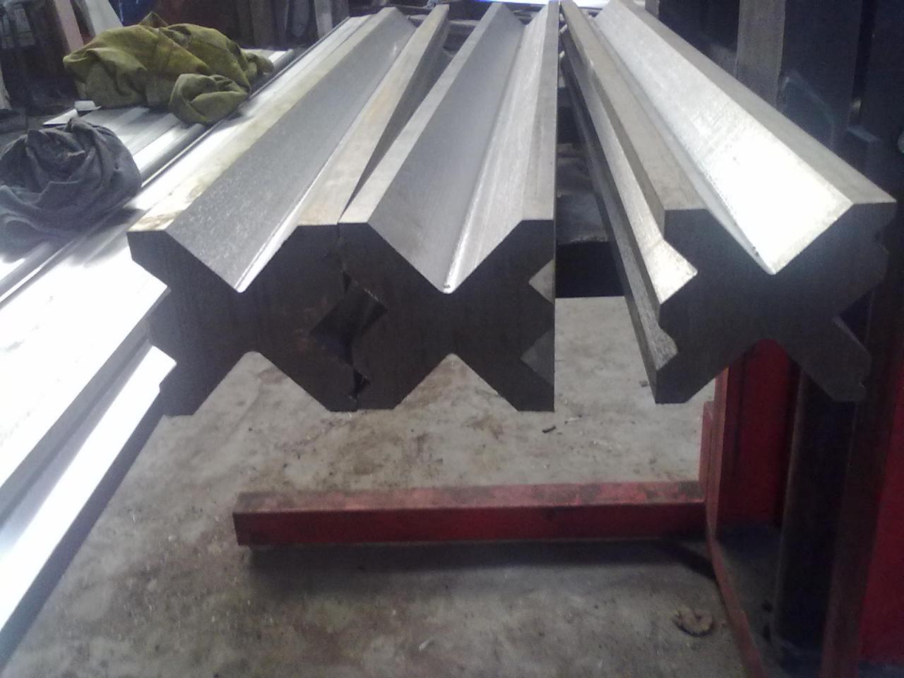 Full Automatic High Power Sheet Bending Machine And Cnc Press Brake Machine Máquina de dobra automática de folha de alta potência completa e máquina de freio de prensa CNC