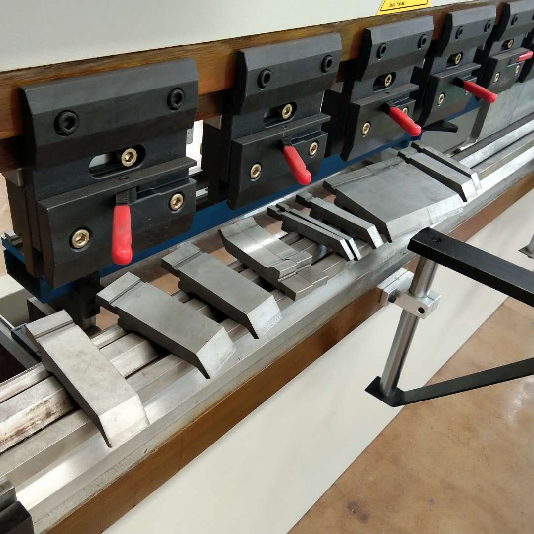 Prensa Prensa Hidráulica De 130t/3200mm 4+1 Eixo Delem Da53t Cnc Prensa Prensa Prensa