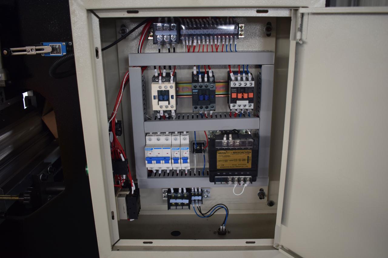 Máquina hidráulica de dobragem de chapas metálicas CNC Prensa Freio Wc67y