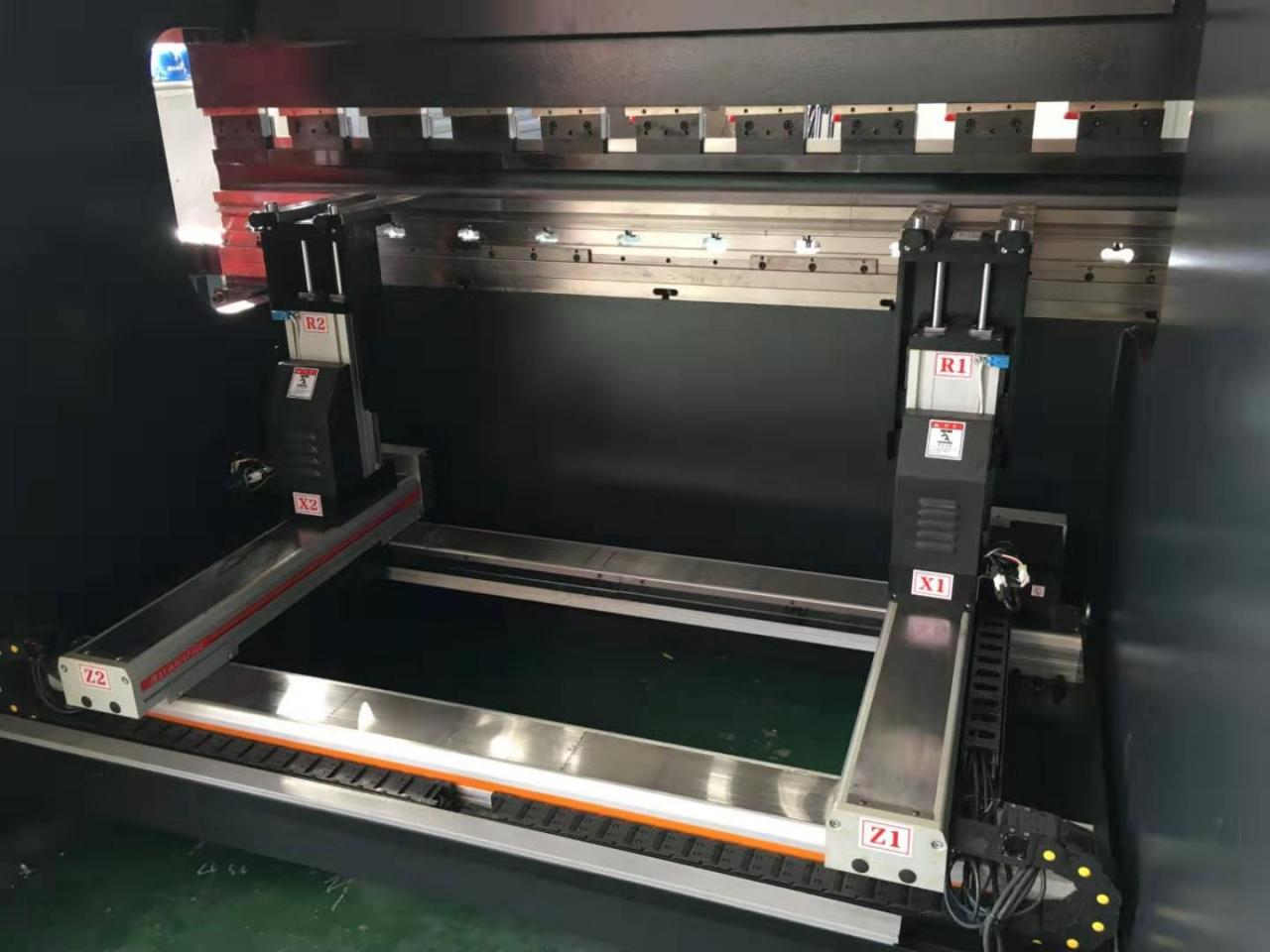 Hydraulic Stainless Steel Wc67y/k-300/6000 Mould Crowning Press Brake Prensa dobradeira hidráulica de aço inoxidável Wc67y/k-300/6000