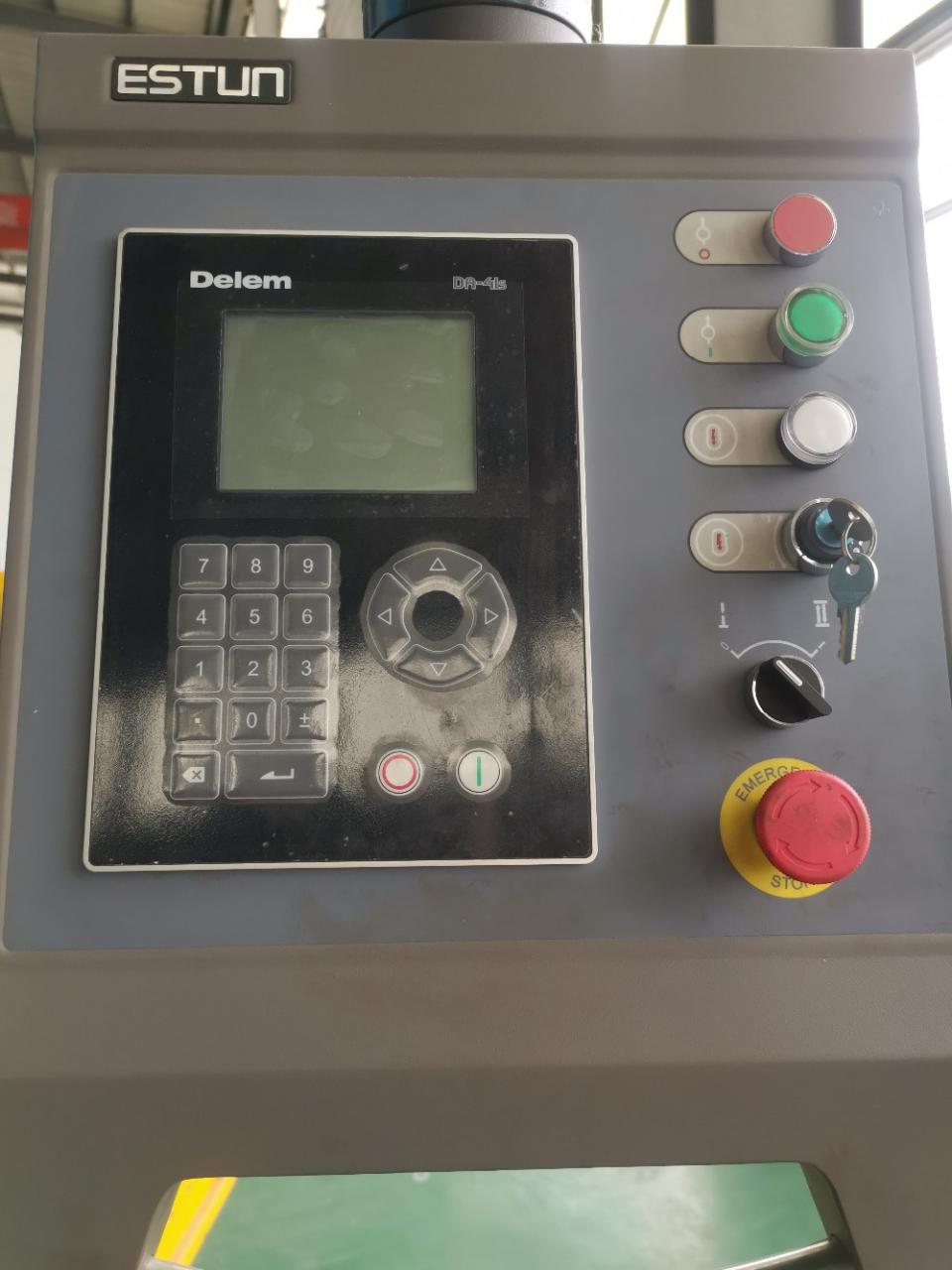 Hydraulic Stainless Steel Wc67y/k-300/6000 Mould Crowning Press Brake Prensa dobradeira hidráulica de aço inoxidável Wc67y/k-300/6000