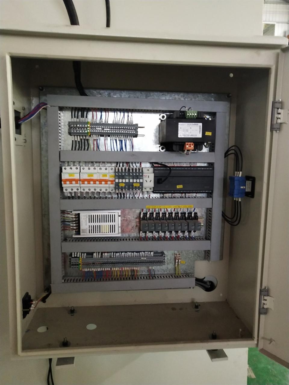 Prensa puncionadeira de alto desempenho com embreagem de fricção pneumática