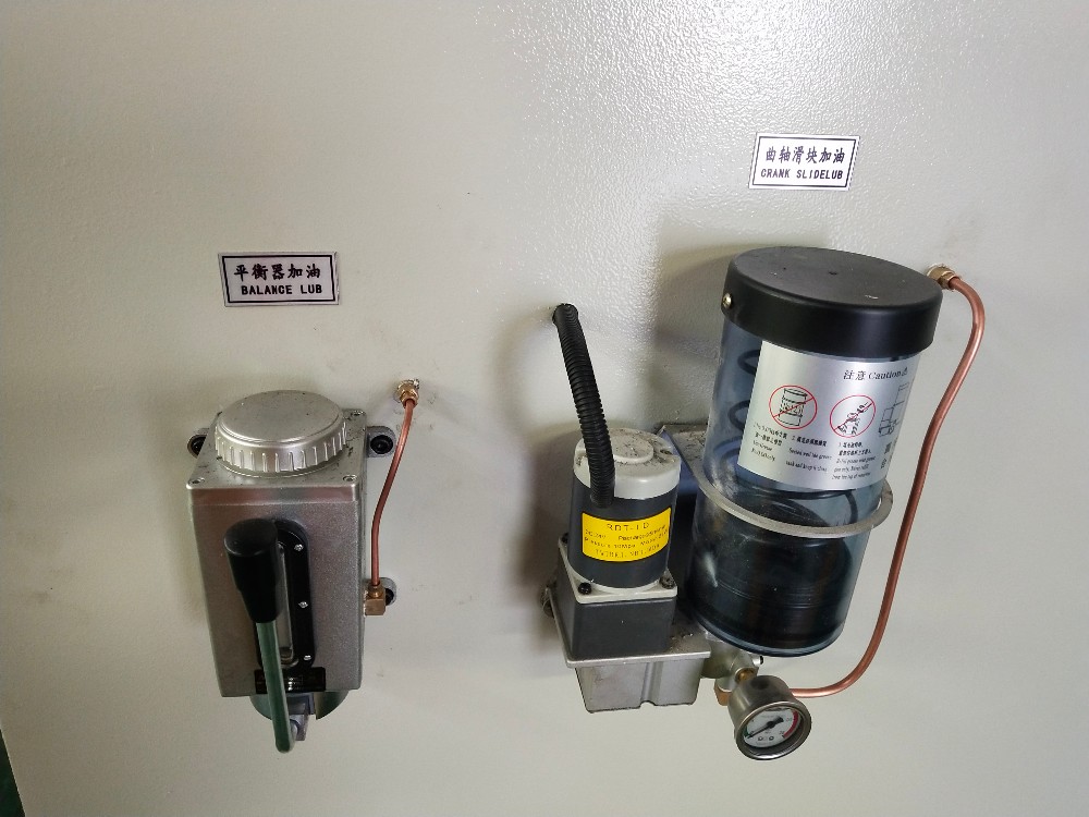 Prensa puncionadeira de alto desempenho com embreagem de fricção pneumática