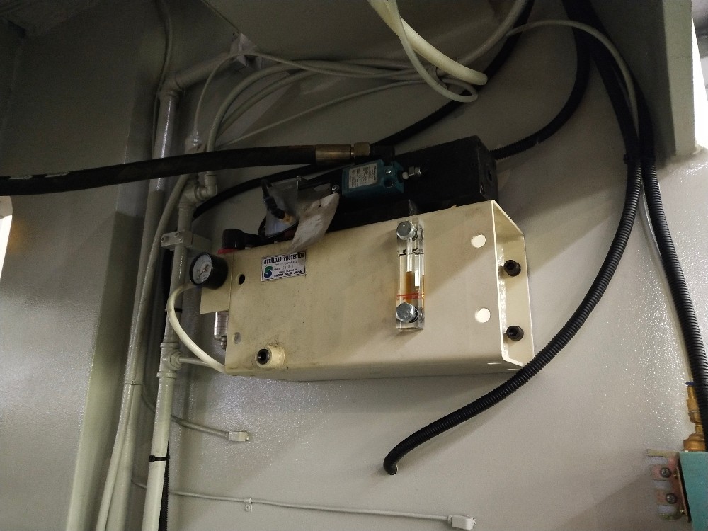 Prensa puncionadeira de alto desempenho com embreagem de fricção pneumática