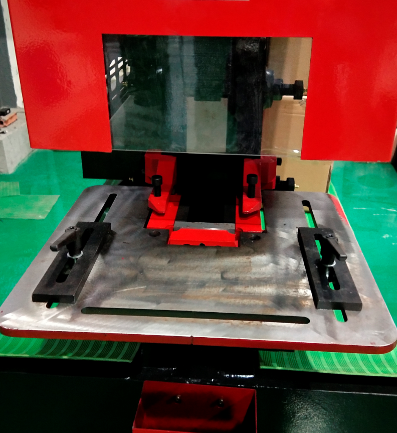Q35y Series Hydraulic Ironworker Shearing And Punching Machine Máquina de corte e perfuração hidráulica série Q35y