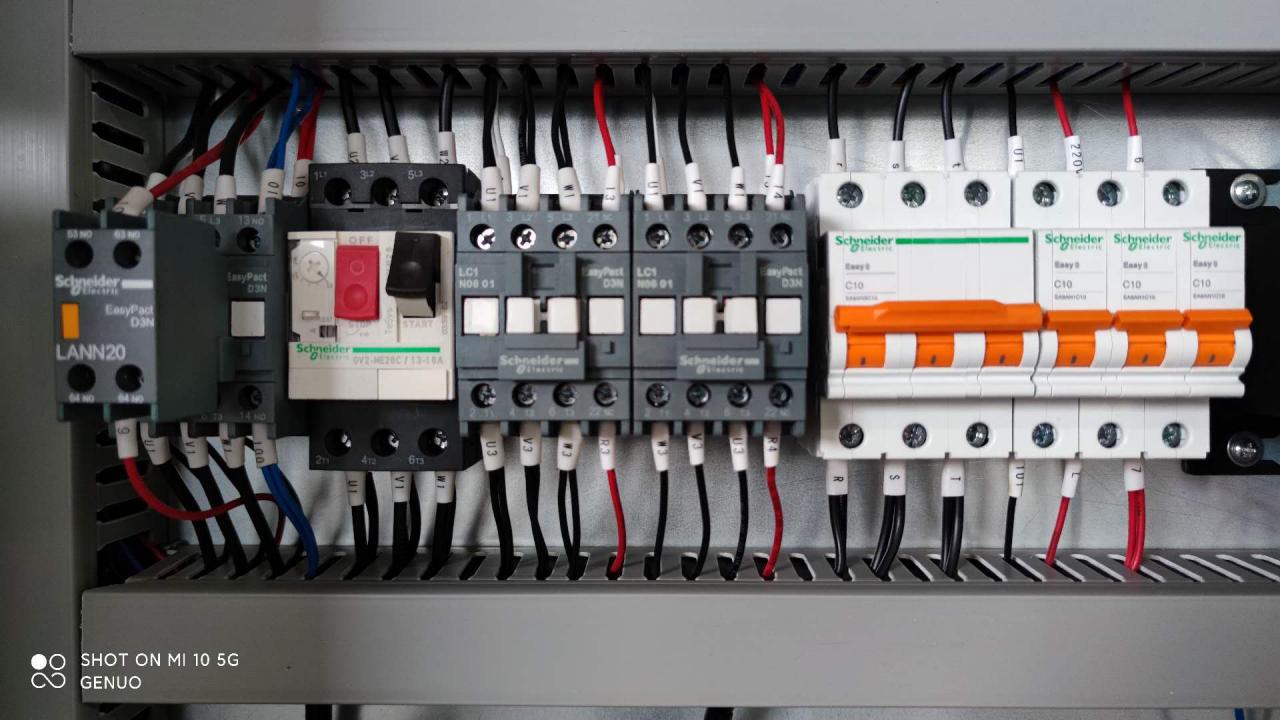 Qc11k Hydraulic Shear Machine And Guillotine Shearing Machine For Sheet Metal Cutting Máquina de cisalhamento hidráulica Qc11k e guilhotina para corte de chapas metálicas