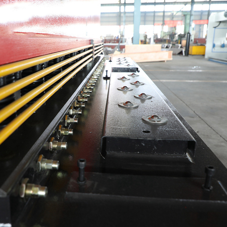 Qc12y / Qc12k Sheet Metal Steel Plate 6mm X 3200 Cnc Hydraulic Swing Beam Shear Machine Qc12y / Qc12k Chapa de aço de chapa metálica 6mm X 3200 CNC Máquina de cisalhamento de viga oscilante hidráulica