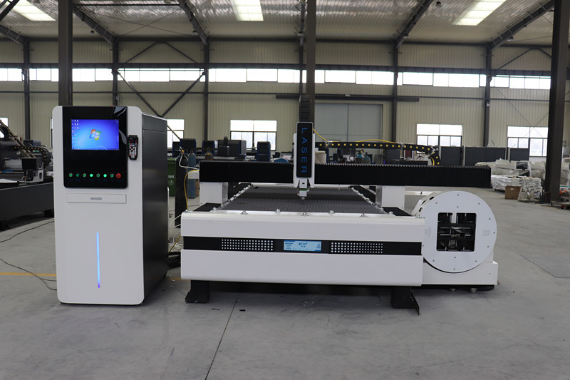 Rotary Cnc Metal Pipe Tube Sheet Laser Cutter 2000w Fiber Laser Cutting Machine Cortador a laser de folha de tubo de metal CNC rotativo 2000 w máquina de corte a laser de fibra