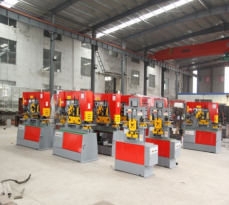 Steel Plate Angle Cutting Punching Notching Machine Hydraulic Ironworker For Sale Máquina Hidráulica de Perfuração de Corte de Placa de Aço para Venda