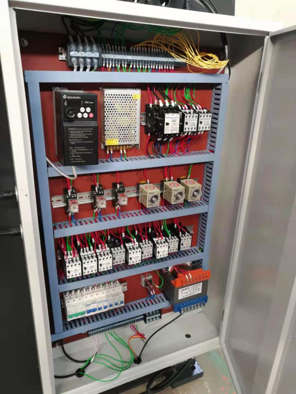 Wc67y-160 4000 Hydraulic Press Brake Cnc Metal Bending Machine For 4000mm Width Steel Wc67y-160 4000 prensa hidráulica freio CNC máquina de dobra de metal para aço de 4000 mm de largura